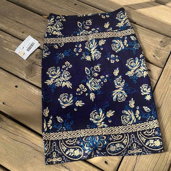LulaRoe elegant collection Cassie - Picture 1 of 6